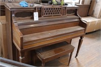 piano, bench