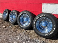 Set of Staggered Mopar/Ford Chrome Wheels