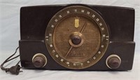 Zenith Model G745 Bakelite Radio