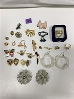 EDCO Size 9 Ring Plus Assorted Pins and Lockets