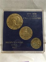 Bicentennial Coin Set in Case (does open)