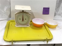 Vintage Scale, 2 yellow trays 2 small bowls