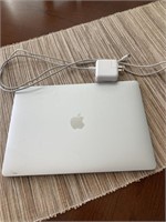 2018 Apple MacBook Air with charger