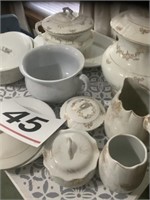 Several pcs of porcelain - some chipped and