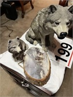 Gray Wolf w/pup Resin, Picture