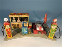 1930s Marx Toys Tin Service Station Gas & Oil
