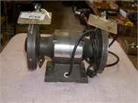 Duracraft 33-5 1/3 HP Grinder - powers on but