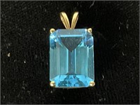 14 KT GOLD BLUE TOPAZ PENDANT