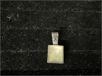 STERLING SILVER PENDANT WITH CREAM STONE