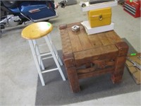 Wood Stool & Table