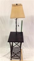 F4) BEAUTIFUL END TABLE LAMP WITH MAGAZINE RACK