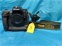 Nikon D2XS  DSL CAMERA BODY 12.4MP WITH BATTERY