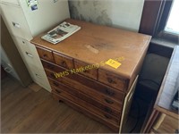 Small Chest of Drawers & Contents