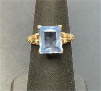 10 KT Blue Topaz Ring