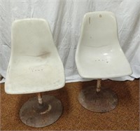 2 Chair W/Swivel Base