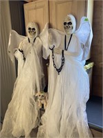 Hanging Halloween Ghosts with Halloween dog
