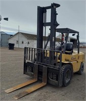 CAT 9000 LB Forklift