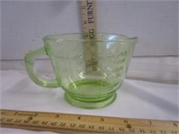VASELINE GLASS MEASURING CUP