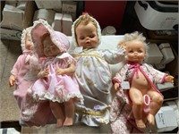 4 dolls 1971 Ideal Squeeze to move body drinks &