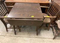 Drop leaf table w/chairs