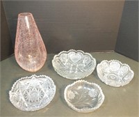 PINK CRACKLE GLASS VASE WITH 4 CUT GLASS BOWLS