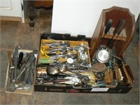 Large flat with kitchen gadgets, kitchen knives,