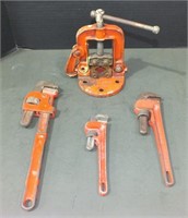 PIPE WRENCHES 8"-10"-1.5" & PIPE VICE 1/8"-1 1/2"