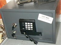 Sentry B560 safe (keys included)