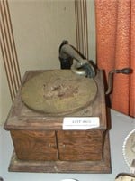 Antique Victor tabletop victrola (untested)