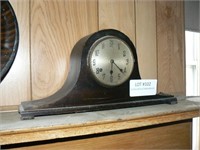 Mantel clock with key