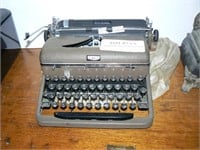 Royal Quiet Deluxe typewriter