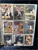 Folder of assorted baseball cards