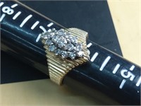 Diamond cluster ring containing one round