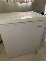 Holiday 5 cu ft chest freezer