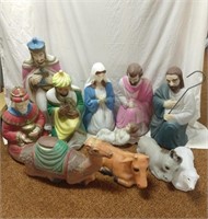 11 Blo-Mold Nativity Pieces
