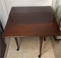 Antique Queen Anne Mahogany Drop Leaf Table
