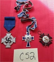 F - LOT OF 3 WWII GERMAN MILITARY MEDALS (C52)