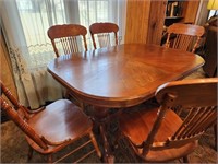 Dining Room table with 6 chairs