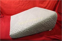 Brentwood Homes 10" Memory Foam Wedge Pillow