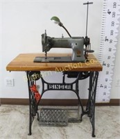 Singer 111W 117 Industrial Flat Top Sewing Machine