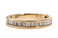 14K YELLOW GOLD DIAMOND HALF ETERNITY RING, 2.6g