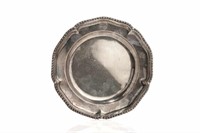 GEORGE III ENGLISH SILVER DINNER PLATE, 473g