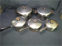 5 Revere Ware pots with lids