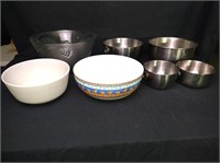 4 stainless mixing bowls, 3 miscellaneous bowls