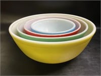 Pyrex Primary Set of Four Bowls in great