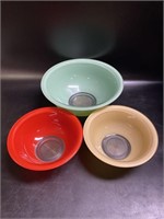 Three Modern Pyrex Bowls, the small red bowl has