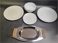 3 Offwhite Rubbermaid Plates, 4 White Bowls, 3