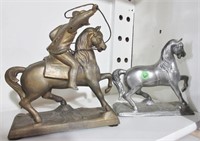 2 metal horse statues