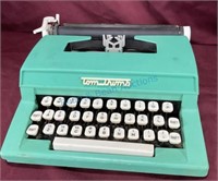 Vintage Tom thumb toy typewriter