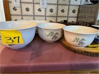 Pfaltzgraff nesting bowls